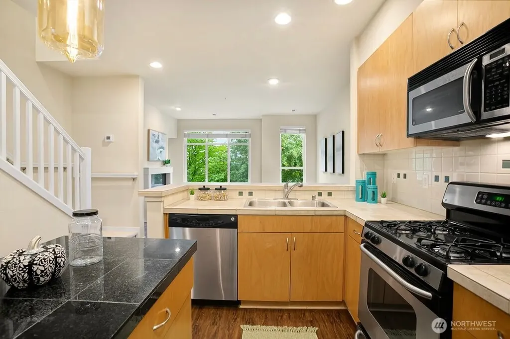 81 Sky Ridge Road NW Issaquah WA 98027