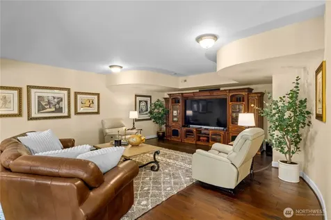 4145 Peregrine Point Way SE Sammamish WA 98075