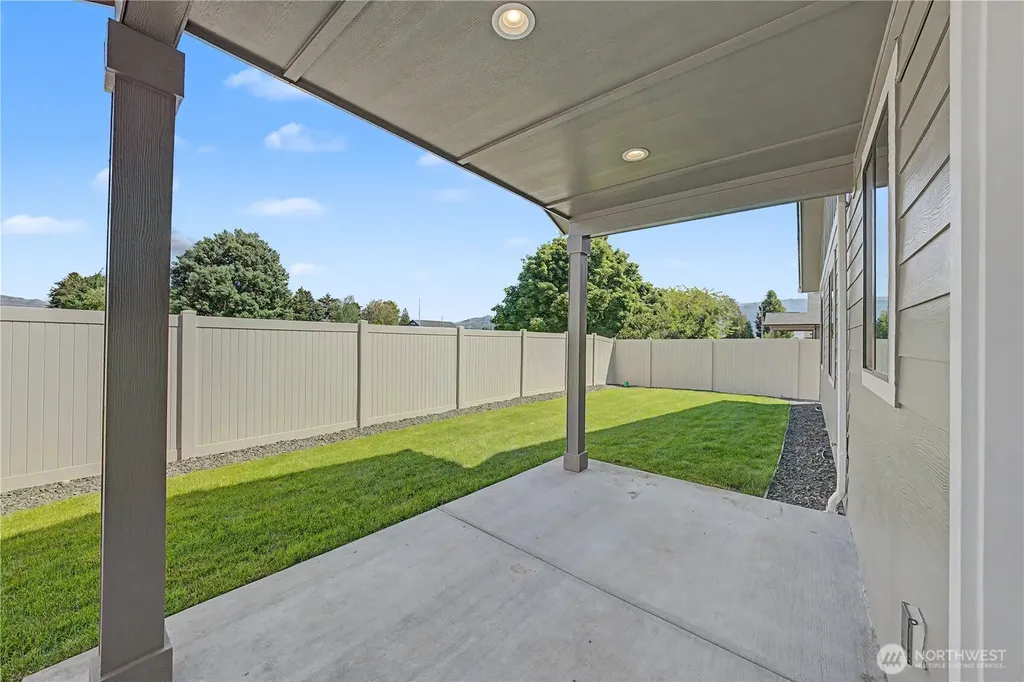 557 Perry Avenue East Wenatchee WA 98802