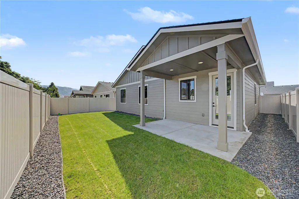 557 Perry Avenue East Wenatchee WA 98802