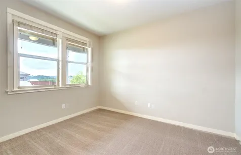 2307 E 6th Street La Center WA 98629