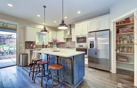 2307 E 6th Street La Center WA 98629