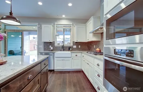 2307 E 6th Street La Center WA 98629