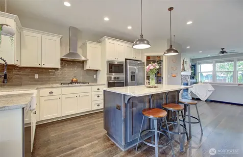 2307 E 6th Street La Center WA 98629
