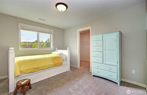 2307 E 6th Street La Center WA 98629