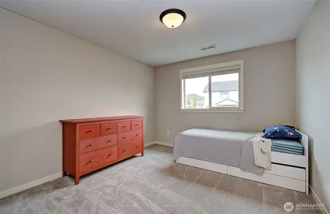 2307 E 6th Street La Center WA 98629
