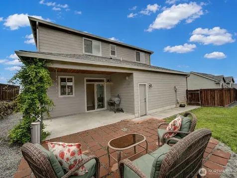 2307 E 6th Street La Center WA 98629