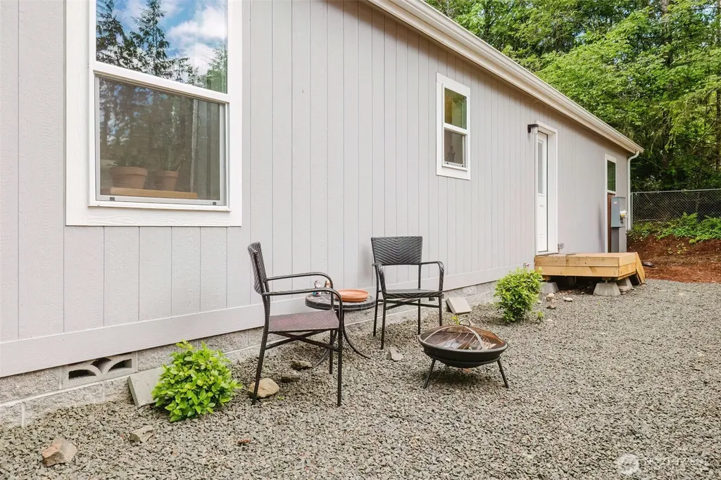540 E Lakeshore Drive E Shelton WA 98584