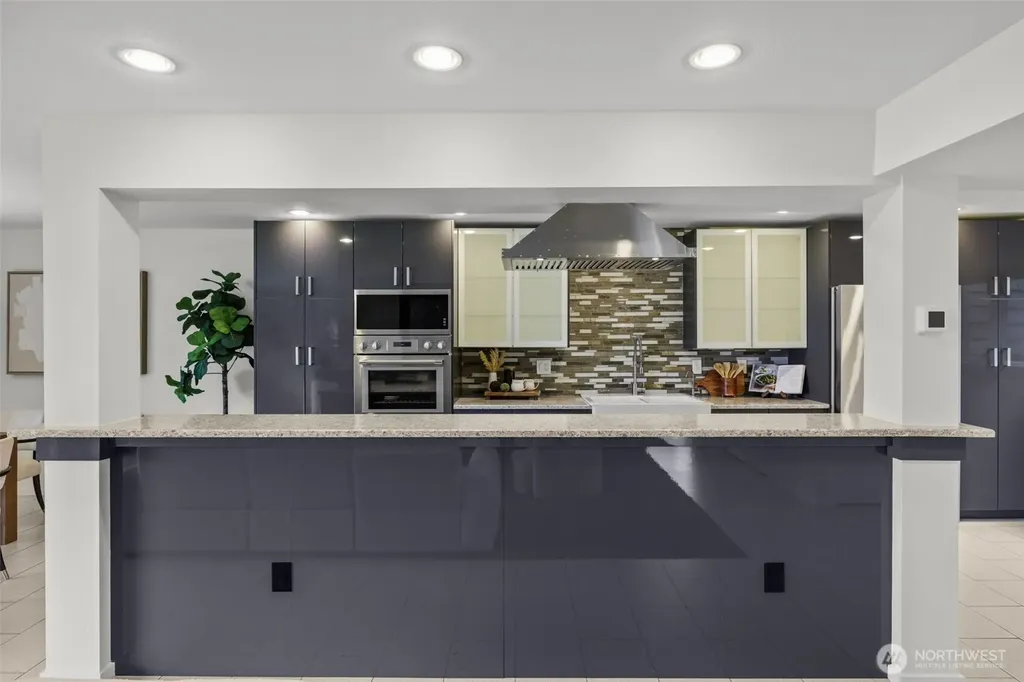 17498 NE 40th Place Redmond WA 98052