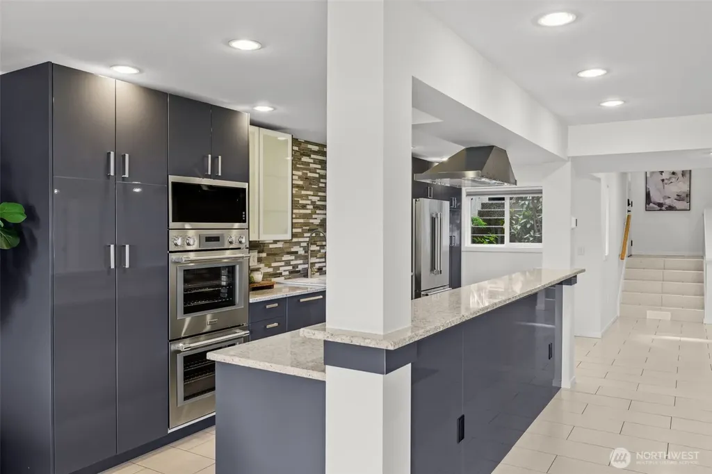 17498 NE 40th Place Redmond WA 98052