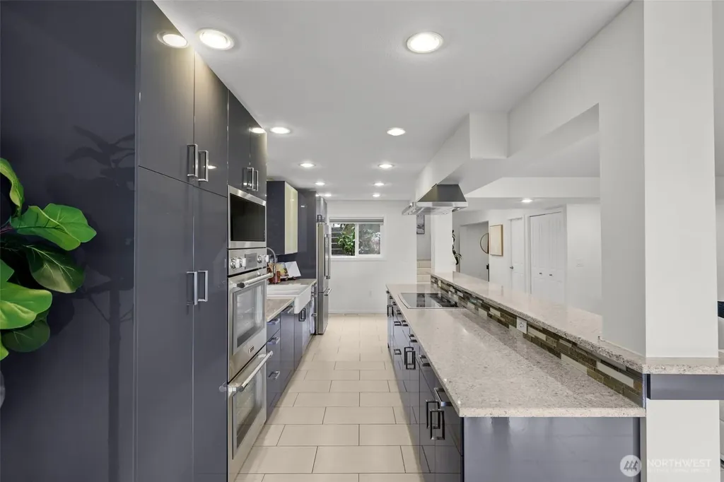 17498 NE 40th Place Redmond WA 98052