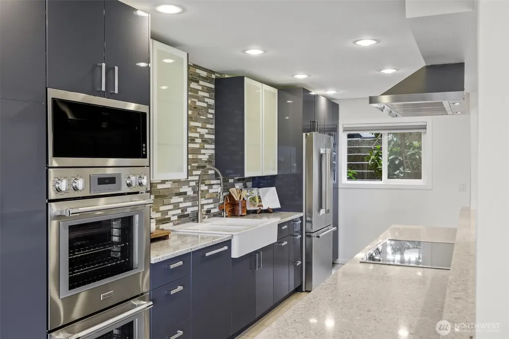 17498 NE 40th Place Redmond WA 98052