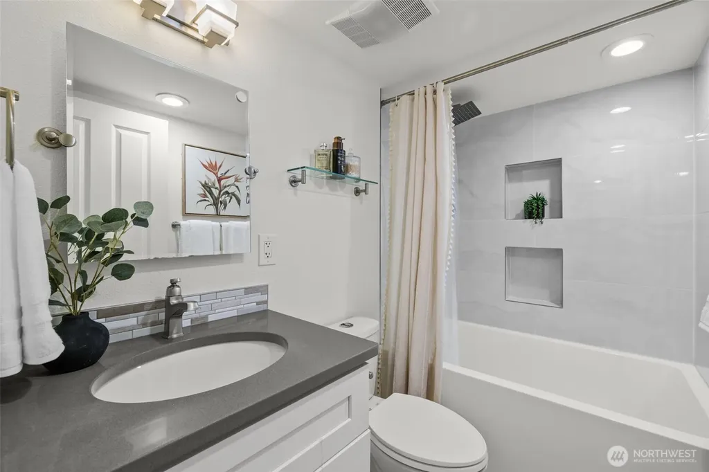 17498 NE 40th Place Redmond WA 98052