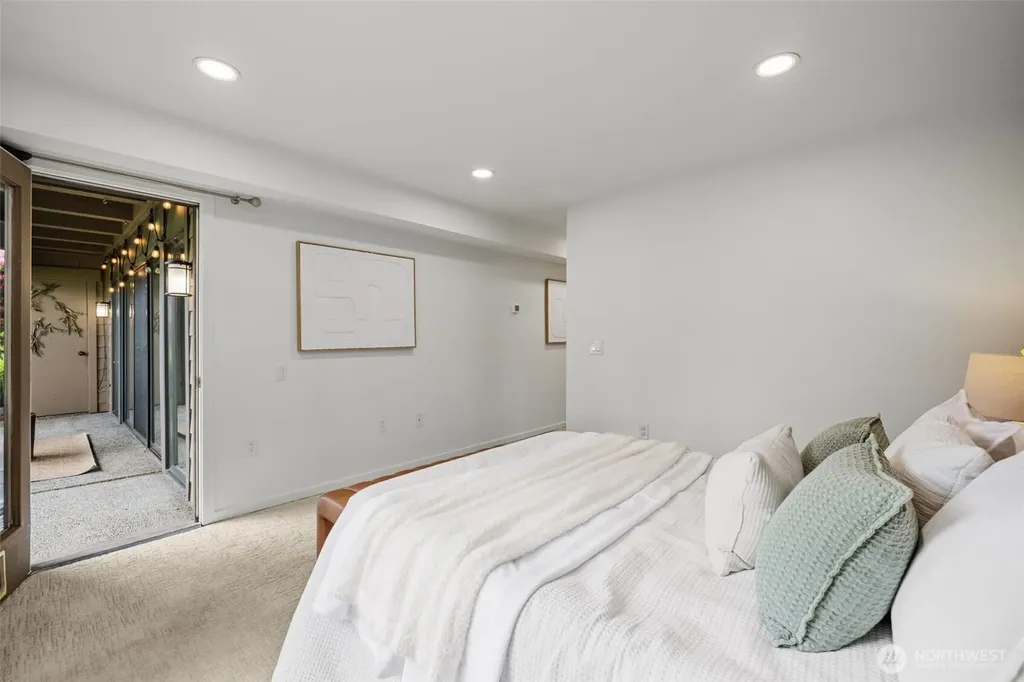 17498 NE 40th Place Redmond WA 98052