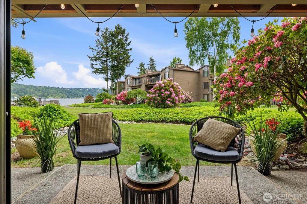 17498 NE 40th Place Redmond WA 98052