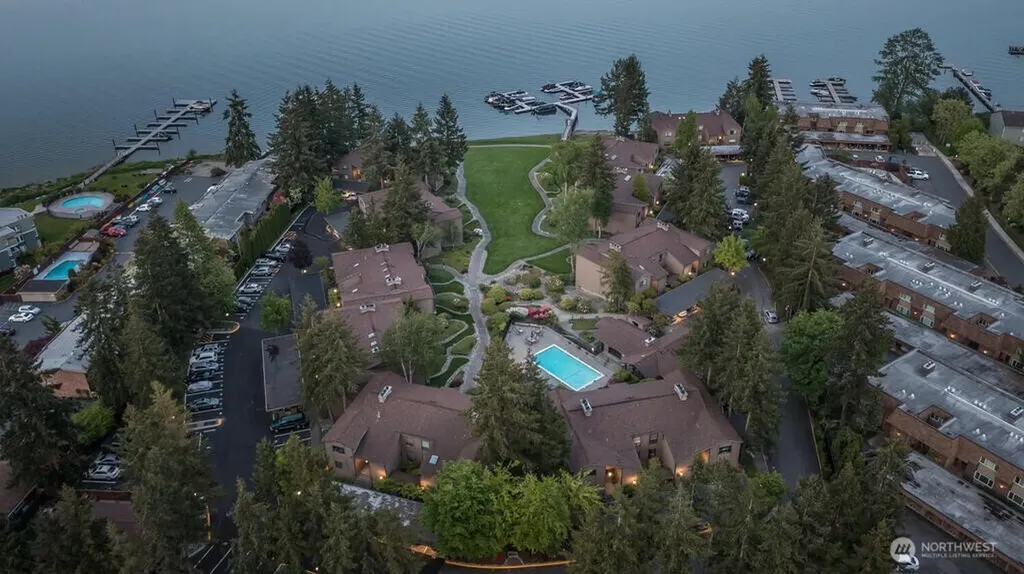 17498 NE 40th Place Redmond WA 98052