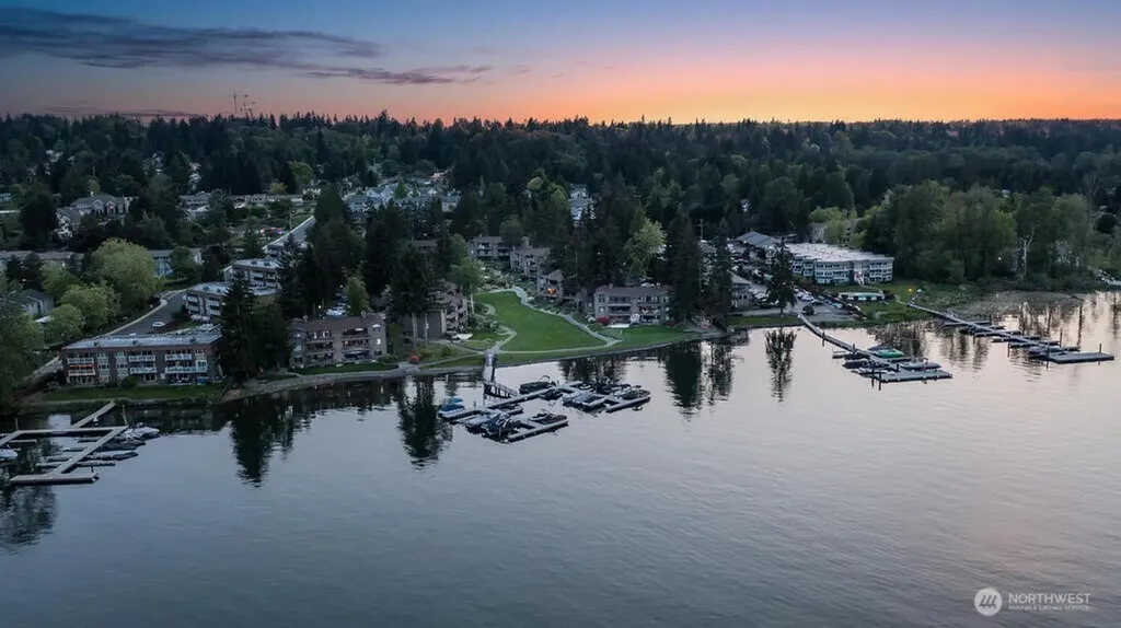 17498 NE 40th Place Redmond WA 98052