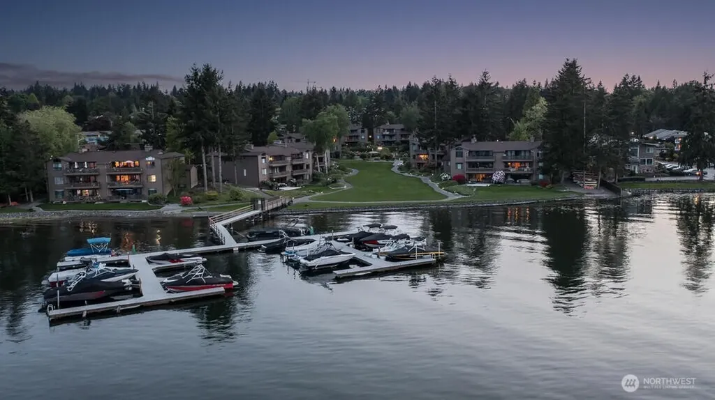 17498 NE 40th Place Redmond WA 98052