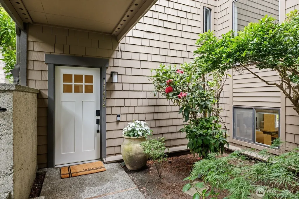 17498 NE 40th Place Redmond WA 98052