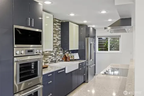 17498 NE 40th Place Redmond WA 98052