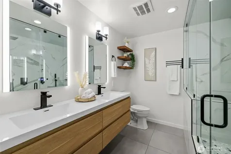 17498 NE 40th Place Redmond WA 98052