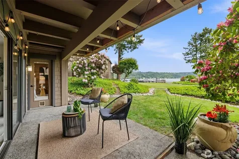 17498 NE 40th Place Redmond WA 98052