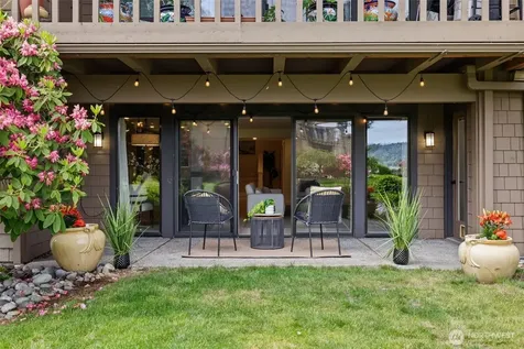 17498 NE 40th Place Redmond WA 98052