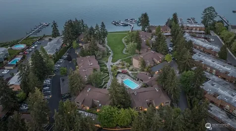 17498 NE 40th Place Redmond WA 98052