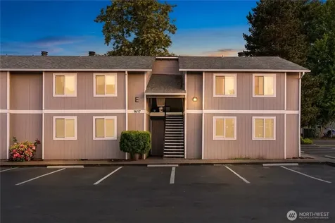 1617 Maple Lane Kent WA 98030
