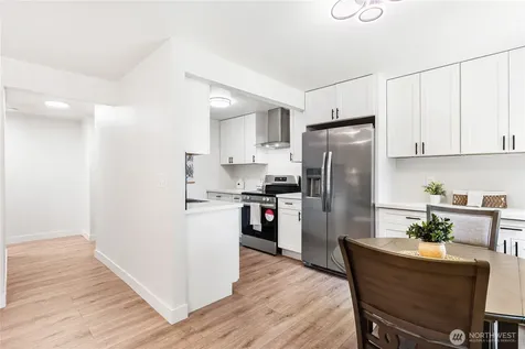 1617 Maple Lane Kent WA 98030