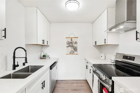 1617 Maple Lane Kent WA 98030