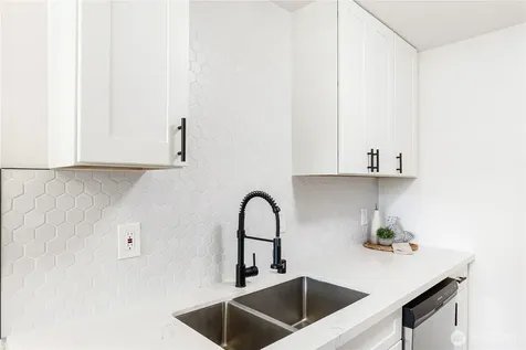 1617 Maple Lane Kent WA 98030