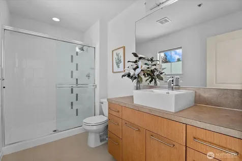 1867 NE Kenyon Court Issaquah WA 98029