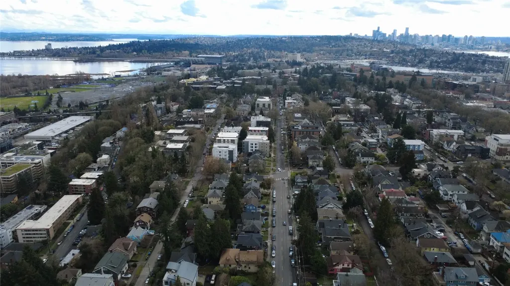 5026 20th Avenue NE Seattle WA 98105
