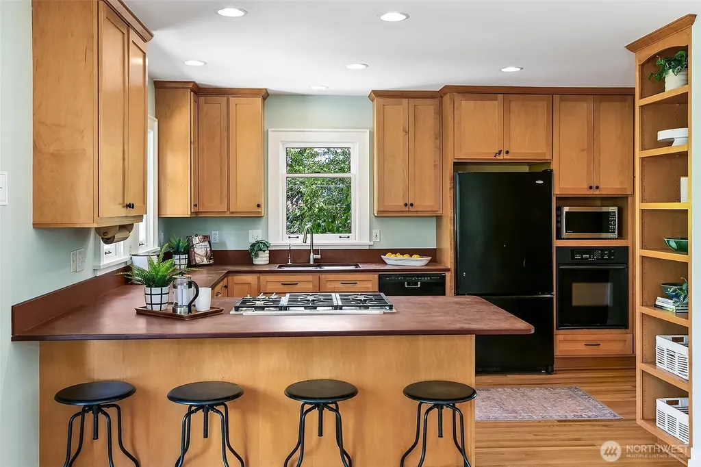 1002 NW 70th Street Seattle WA 98117