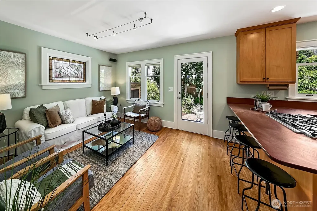1002 NW 70th Street Seattle WA 98117
