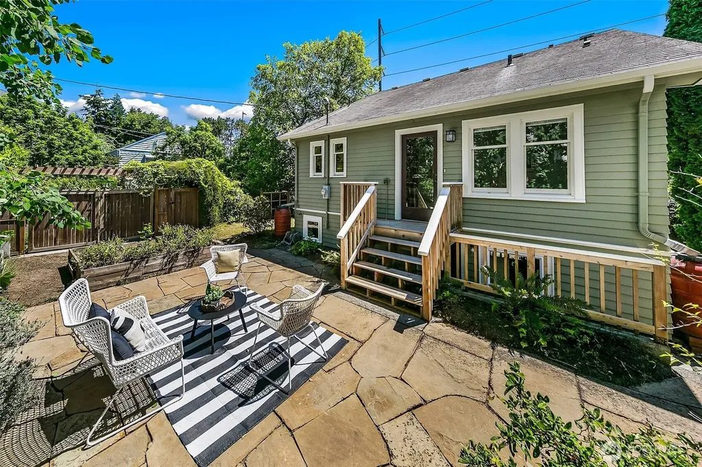 1002 NW 70th Street Seattle WA 98117