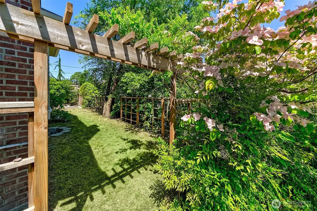 1002 NW 70th Street Seattle WA 98117