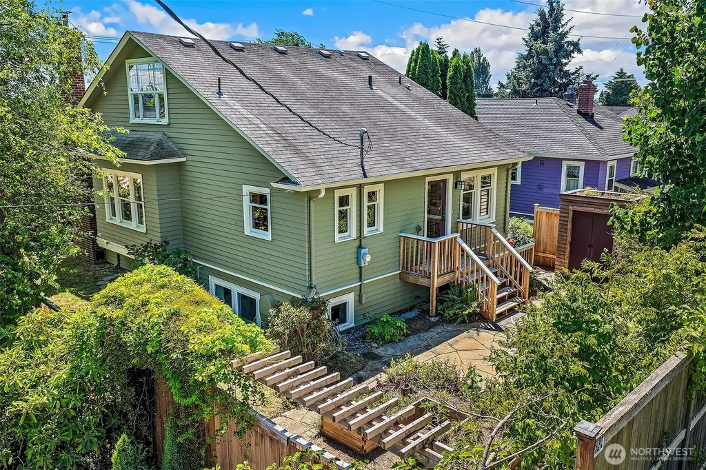 1002 NW 70th Street Seattle WA 98117