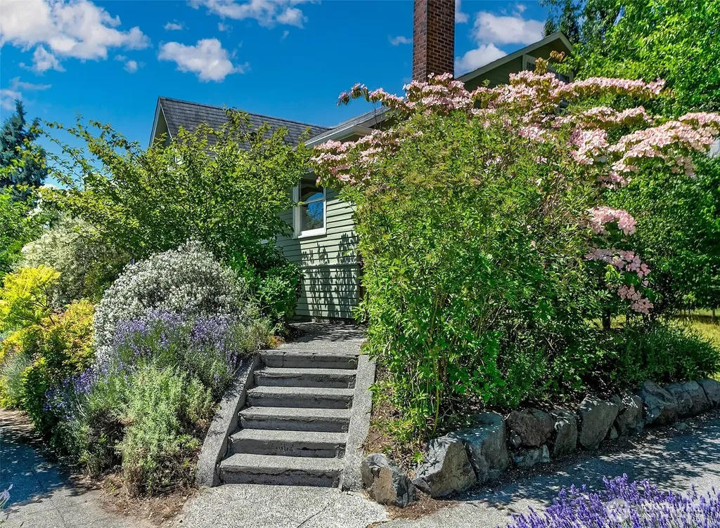 1002 NW 70th Street Seattle WA 98117
