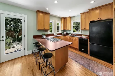 1002 NW 70th Street Seattle WA 98117