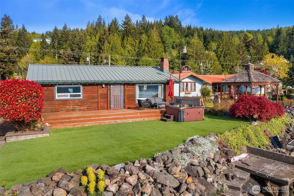 26190 N Highway 101 Hoodsport WA 98548