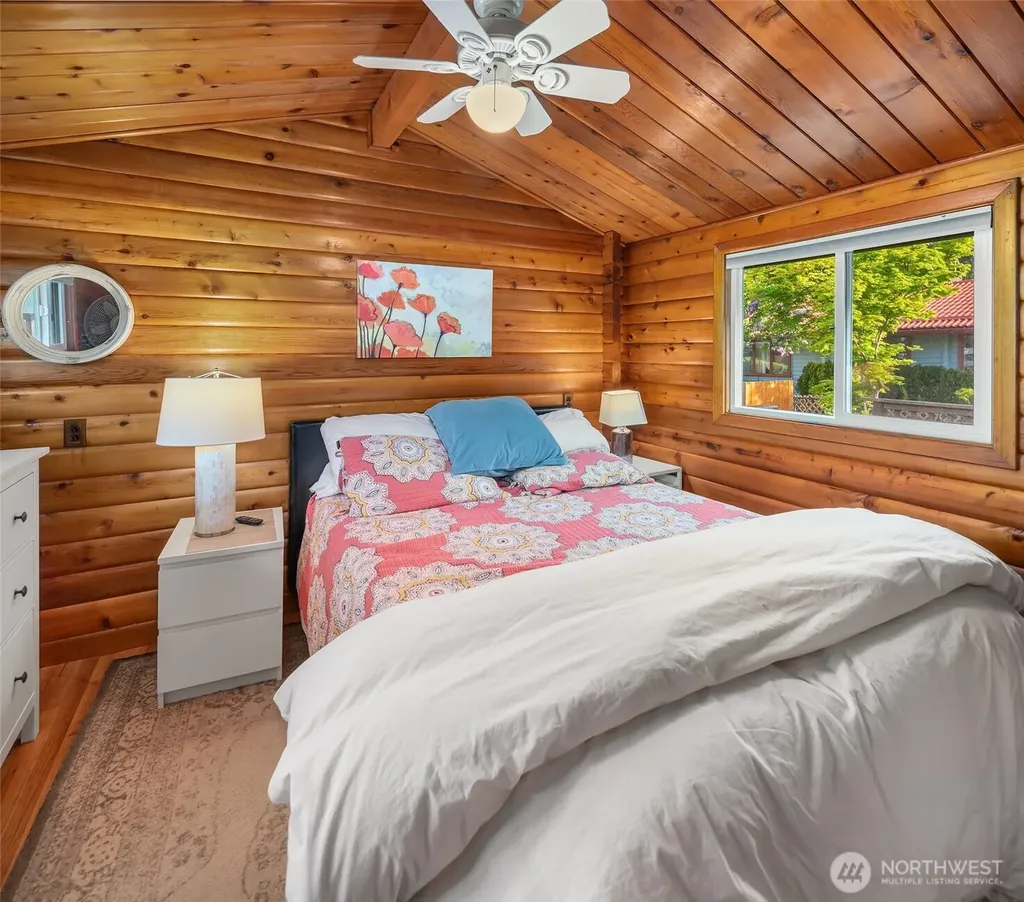 26190 N Highway 101 Hoodsport WA 98548