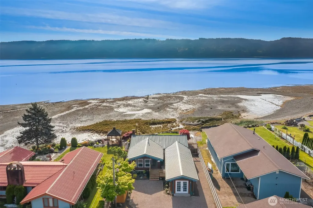 26190 N Highway 101 Hoodsport WA 98548