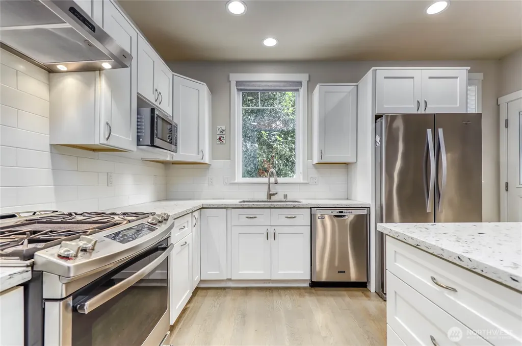 690 Wintersweet Road NE Bainbridge Island WA 98110