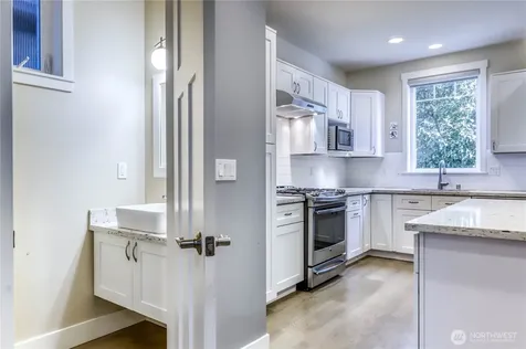 690 Wintersweet Road NE Bainbridge Island WA 98110
