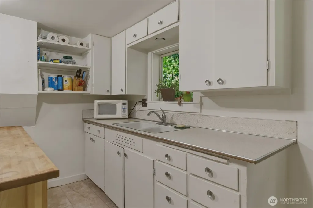 3511 Quade Road Clinton WA 98236