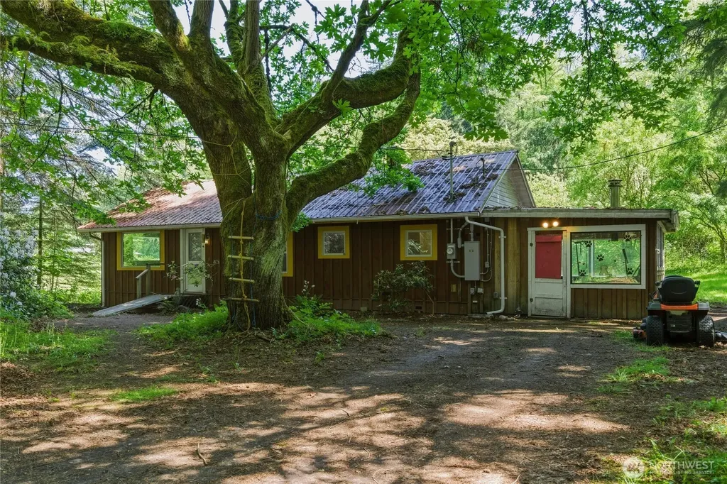3511 Quade Road Clinton WA 98236