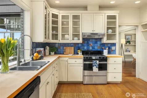 1208 E Newton Street Seattle WA 98102