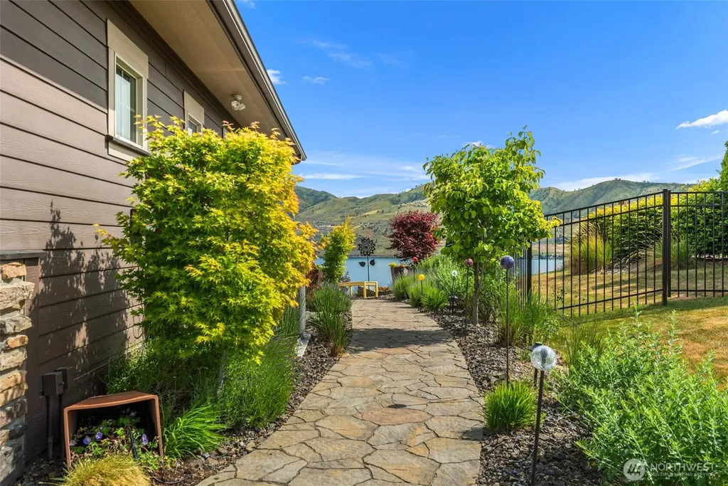 136 Waterview Drive Chelan WA 98816